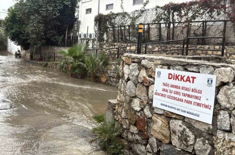 Bodrum’u sağanak yağış vurdu 