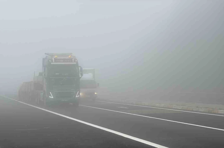 Bolu Dağı sisle kaplandı, görüş mesafesi 20 metreye düştü 