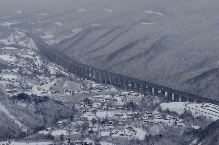 Bolu Dağı’nda kartpostallık kar manzarası 