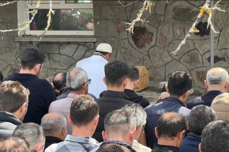 Bolu’da annesinin öldürdüğü 2 aylık Ela bebek son yolculuğuna uğurlandı 