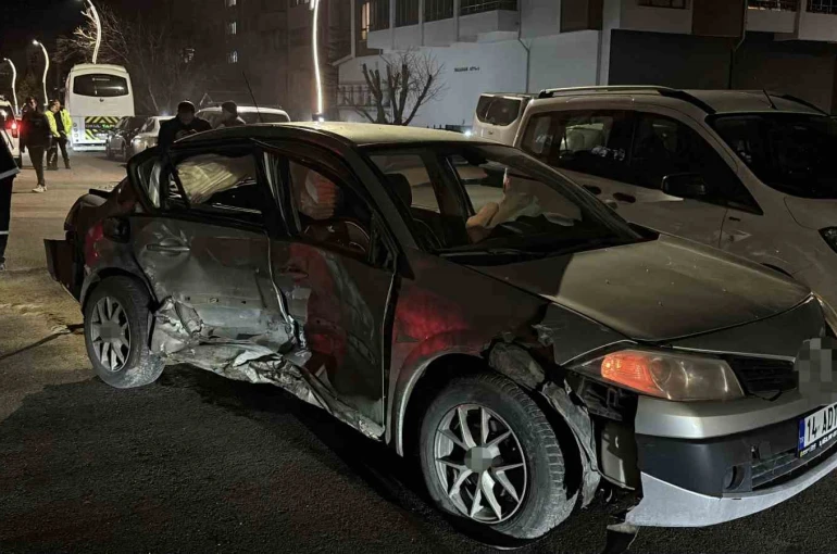 Bolu’da ciple otomobil çarpıştı: Araçlar ağır hasar aldı 