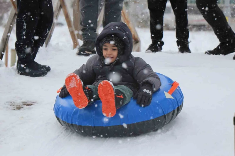 Bolu’da eğitime kar engeli: Okullar 1 gün tatil edildi 