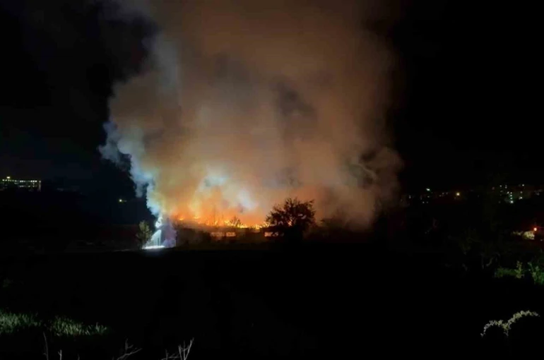 Bolu’da inşaat deposunda yangın 