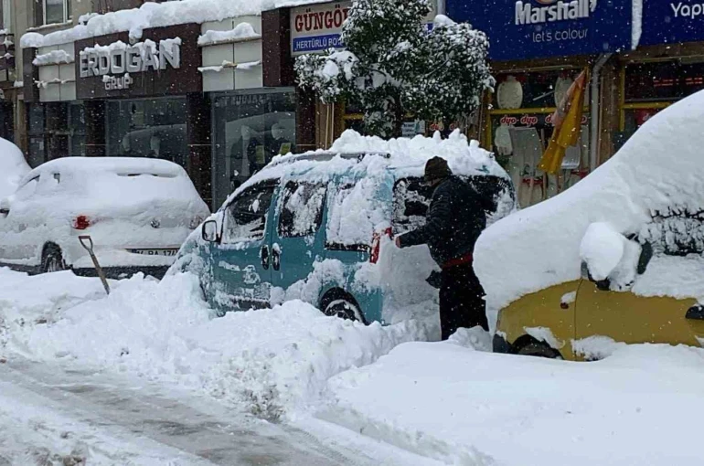 Bolu’da kar kürekleri ’yok’ sattı 