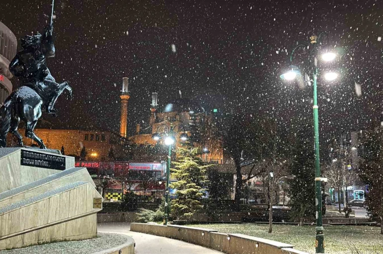 Bolu’da kar yağışı başladı 