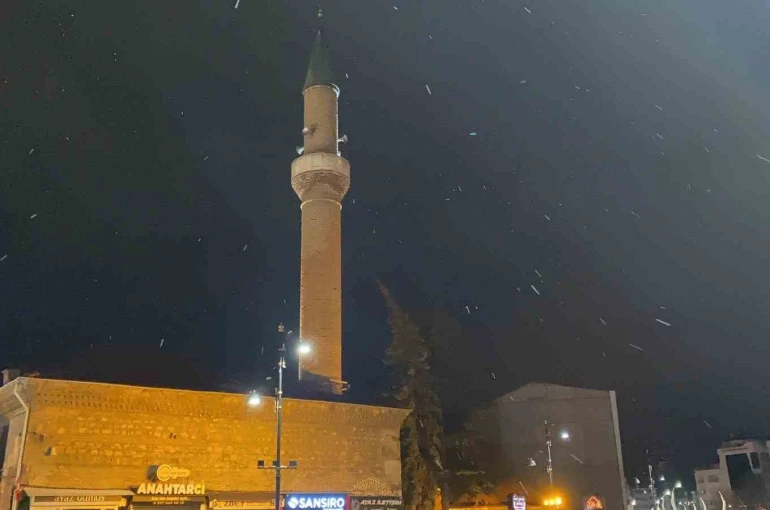 Bolu’da kar yağışı etkili oluyor