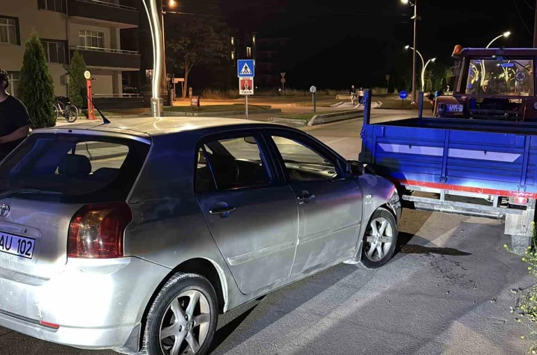 Bolu’da kontrolden çıkan otomobil römorka çarptı