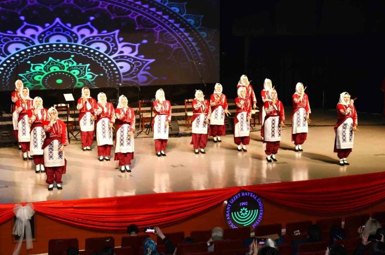 Bolu’da öğretmenlerden unutulmaz kültür ve sanat gecesi 