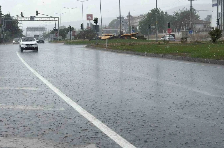 Bolu’da serinleten yağış