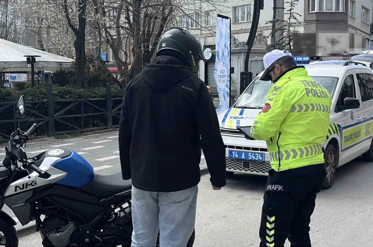 Bolu’da trafik polisleri denetimleri sıkılaştırdı 