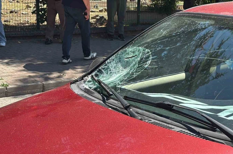 Bolu’da yaya geçidinde otomobil yaşlı adama çarptı: 1 yaralı