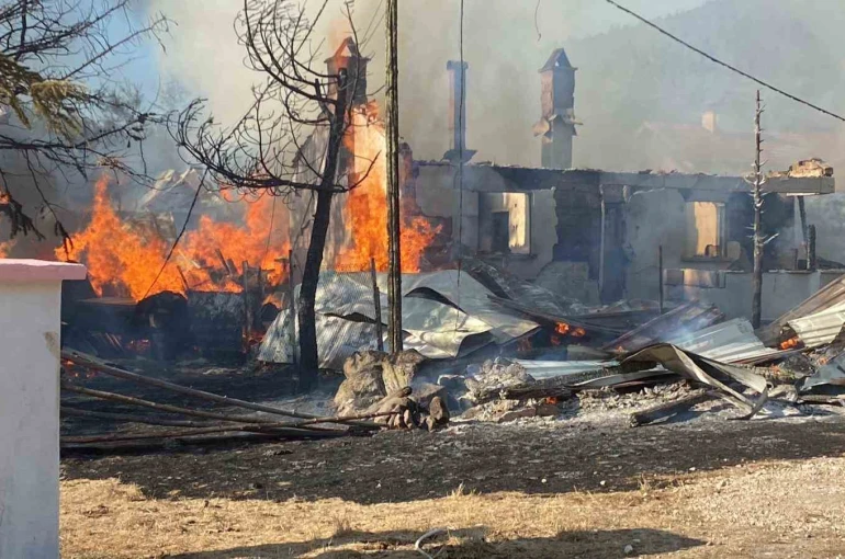 Bolu’da yaylada 12 yapı küle döndü: Kundaklama şüphesi 