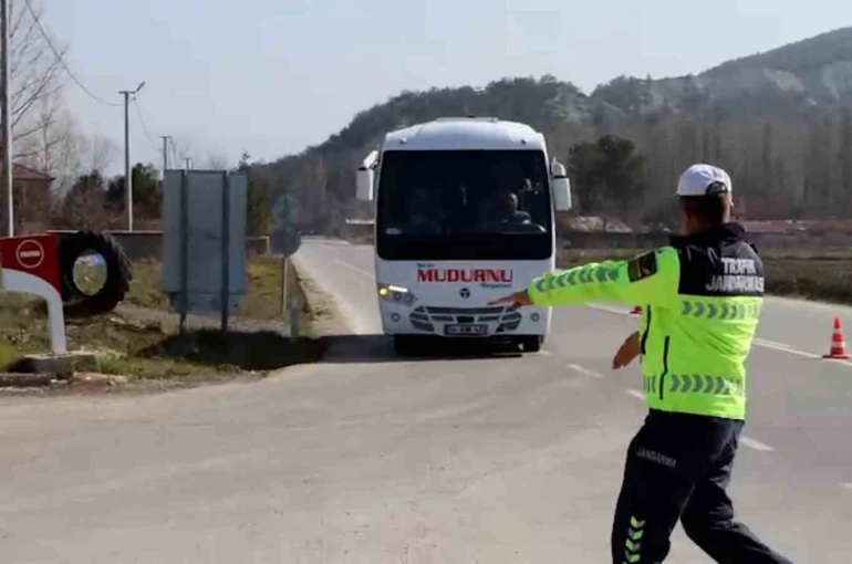 Bolu’da yolcu otobüslerine sivil jandarma denetimi 