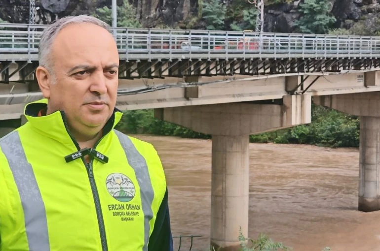 Borçka Belediye Başkanı Ercan Orhan: "Vatandaşlarımız dere kenarlarından uzak dursun"