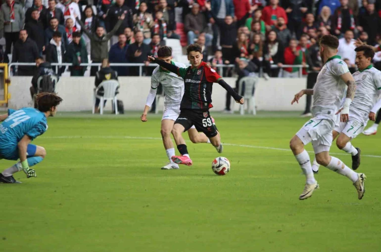 Bornova 1877 ve Karşıyaka, zorlu maçta karşı karşıya gelecek 