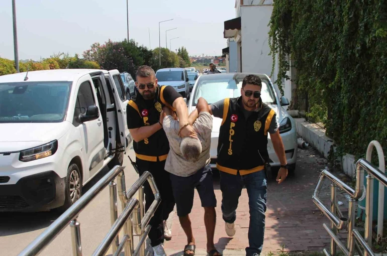 Boşandığı eşini bıçaklayan şüpheli adliyeye sevk edildi