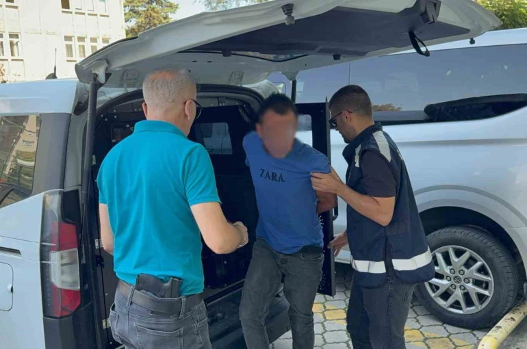 Boşanma aşamasındaki eşini bıçakla yaraladı 