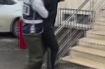 Boşanma aşamasındaki eşinin evine zarar veren şahıs tutuklandı 