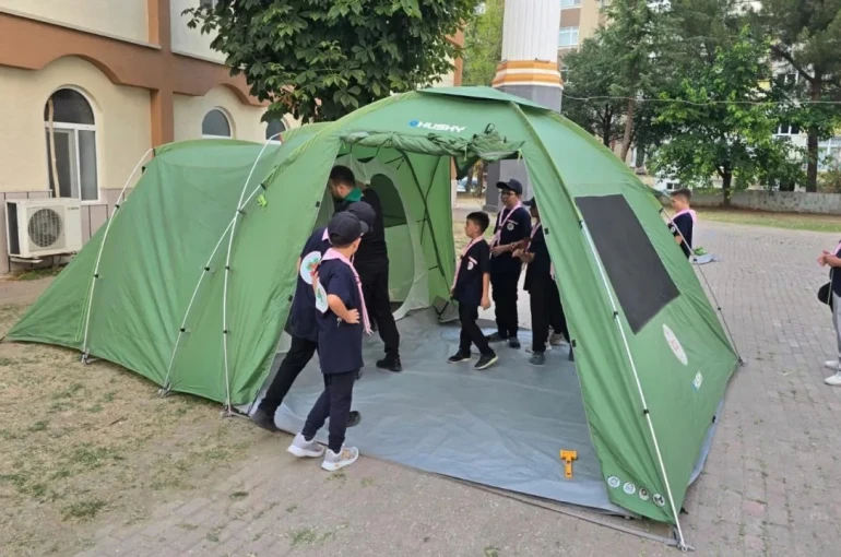 Boyabat’ta genç izcilere uygulamalı kampçılık eğitimi