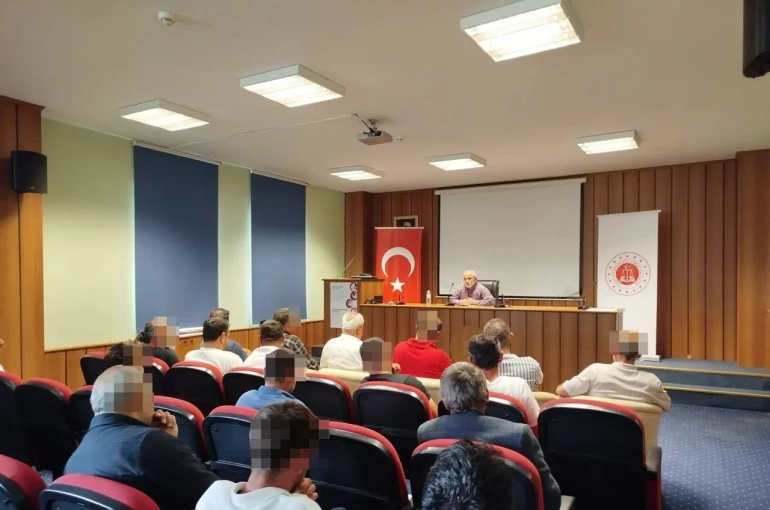 Boyabat’ta hükümlülere "İslamiyet’te sevgi ve merhamet" semineri 