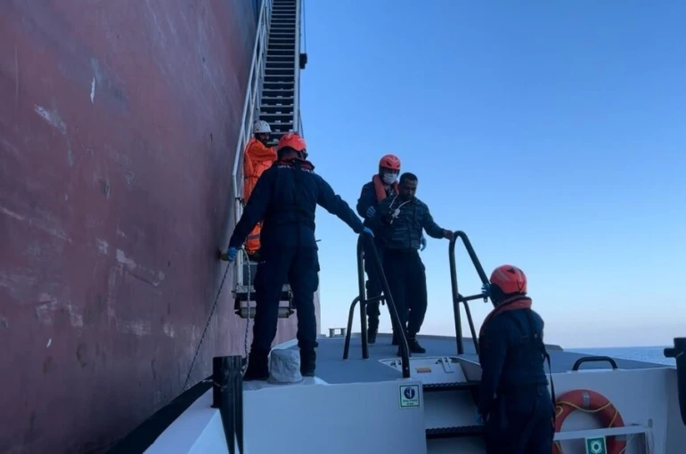 Bozcaada açıklarında tankerde elinden yaralanan personelin tıbbi tahliyesi gerçekleştirildi 