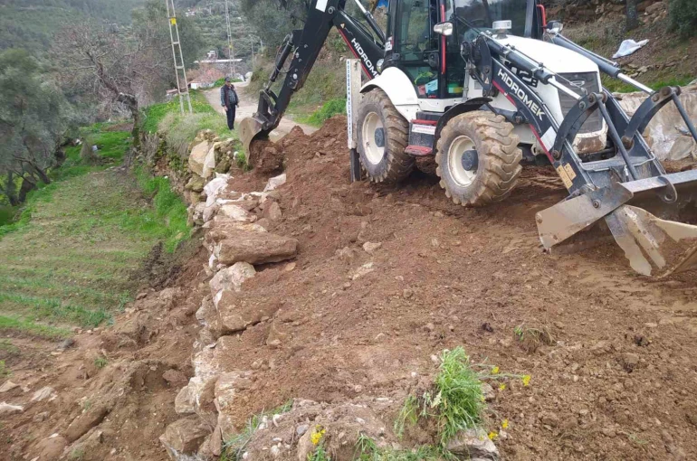 Bozdoğan Belediyesi ekipleri sağanak yağış sonrası çalışmalarını sürdürüyor 