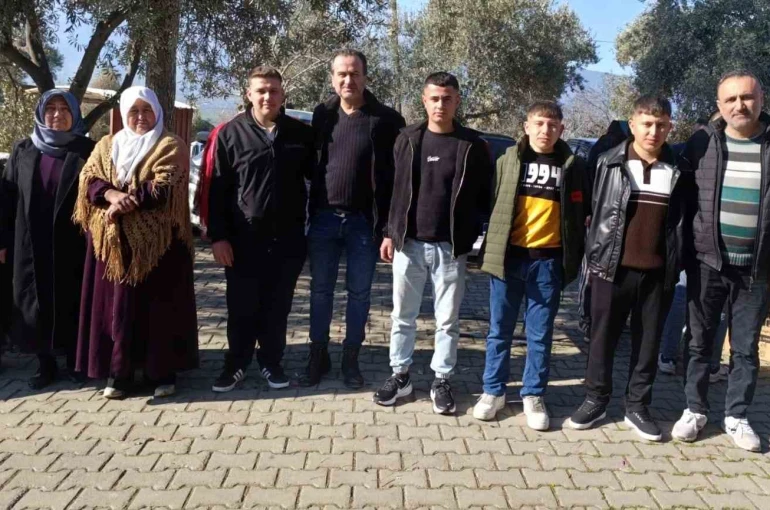 Bozdoğan’da askerler Kur’an-ı Kerim ve Türk Bayrağı ile uğurlandı 