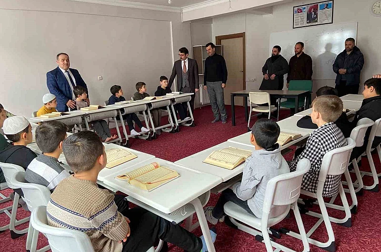 Bozkır’da "Gençliğe Değer Ara Dönem Eğitim Kampı" sona erdi 