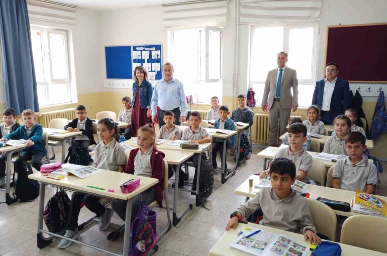 Bozüyük Kaymakamı Adem Öztürk Saffet Şeker İlkokulu’na ziyaret etti 