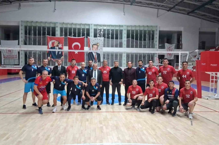Bozüyük’te Kaymakamlık Kurumlar Arası Voleybol Turnuvası başladı 