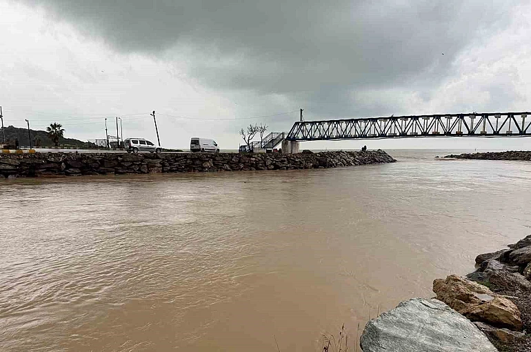 Bozyazı sel riskine karşı teyakkuzda 