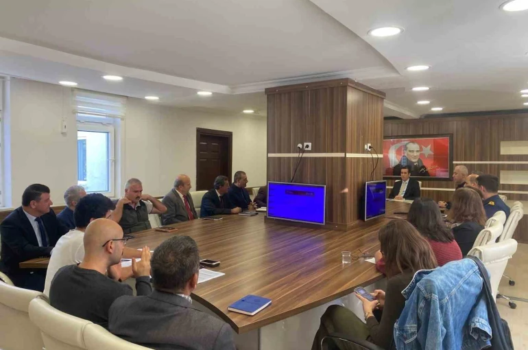 Bozyazı’da sahipsiz sokak hayvanları toplantısı 