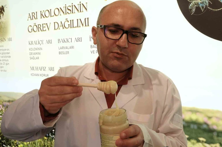 Bu da beyaz bal: Gören önce inanmıyor ama tamamen gerçek ve doğal bal