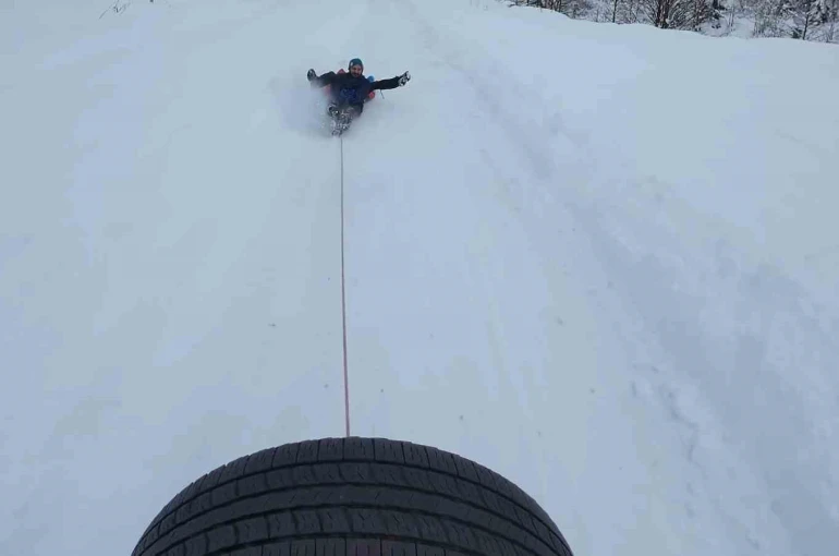 Bu da Rizeli gençlerin kar eğlencesi 