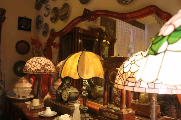 Bu kafenin kapısından giren geçmişe gidiyor 