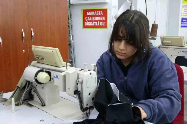 Bu okulda geleceğin modacıları yetişiyor 