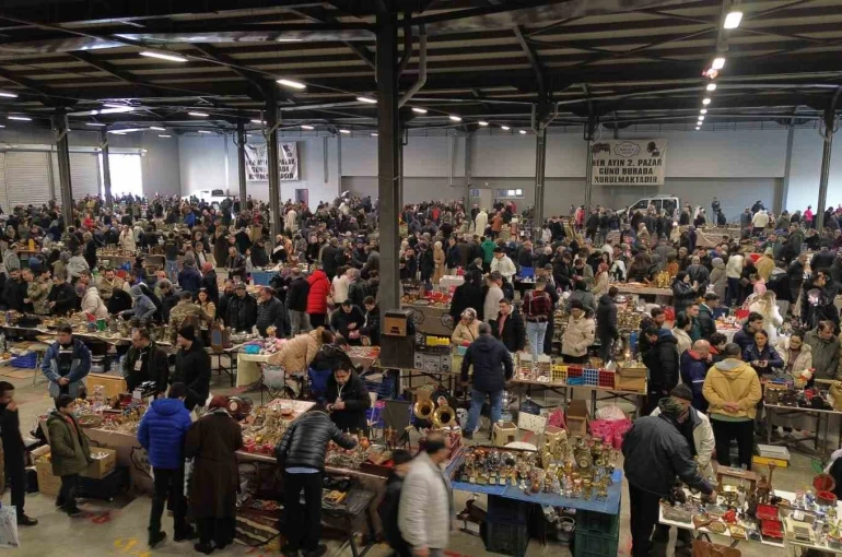 Bu pazarda tezgahtakiler geçmişe götürüyor 