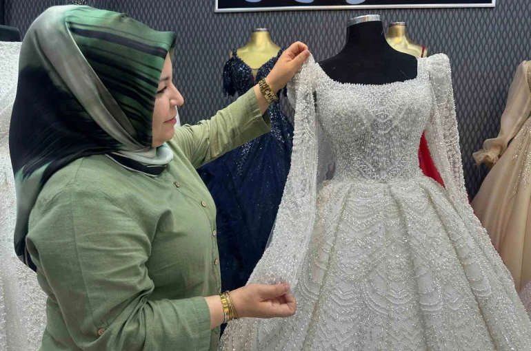 Bu sezon dantel ve kaburga gelinlik modelleri revaçta
