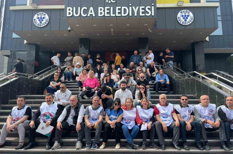 Buca Belediyesinde memur eylemi sürüyor: Tam gün iş bıraktılar 