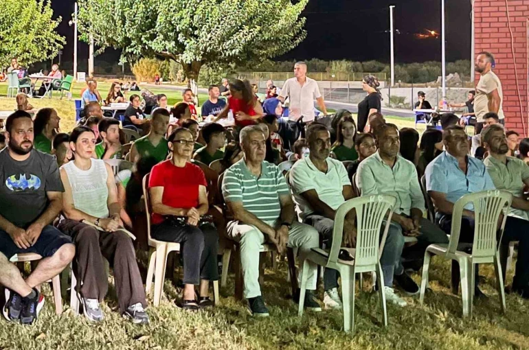Buharkent’te Ay Yıldızlı coşku birlikte yaşandı 