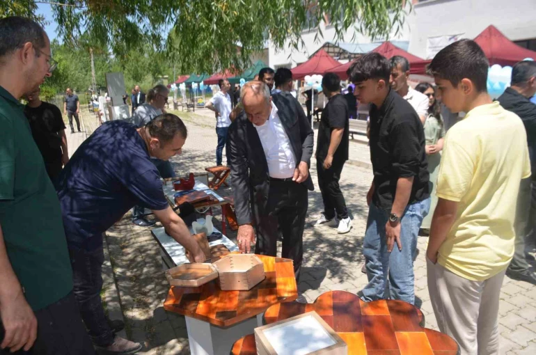 Bulanık Borsa İstanbul MTAL’de yıl sonu sergisi