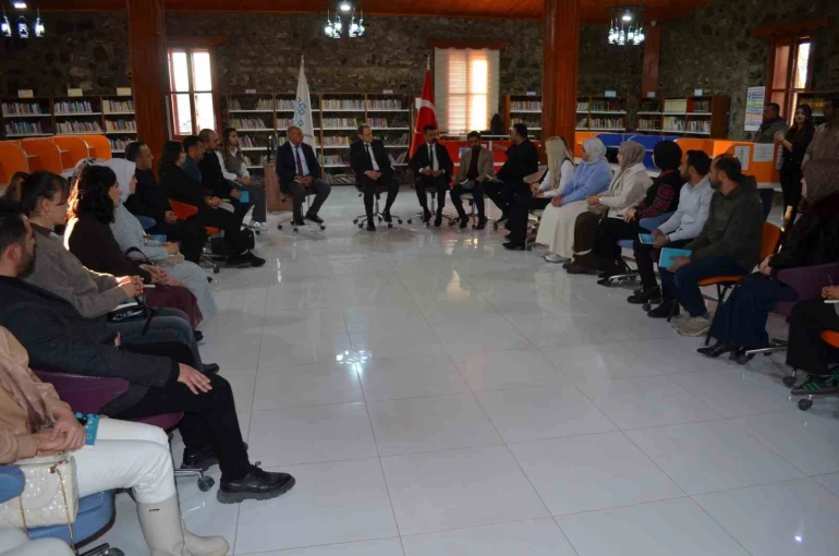 Bulanık Kaymakamı Koşansu, kütüphane buluşmalarında öğretmenlerle özel söyleşi gerçekleştirdi 