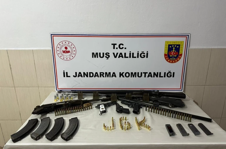 Bulanık’ta çok sayıda silah ve mühimmat ele geçirildi