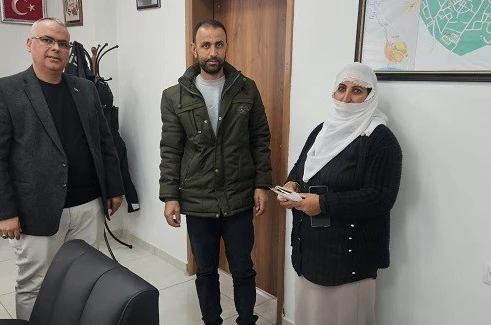 Bulanık’ta örnek davranış: Para dolu cüzdan sahibine teslim edildi 