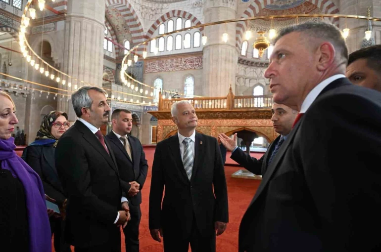 Bulgaristan İçişleri Bakanı Emil Dachev Selimiye Camii’ne hayran kaldı 