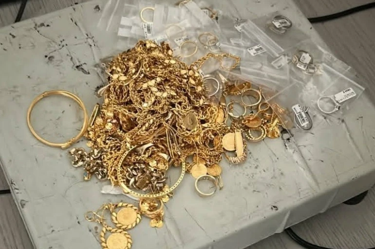 Bulgaristan’da gurbetçi ailenin aracında 603 gram kaçak altın ele geçirildi
