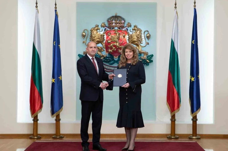 Bulgaristan’da seçimlerin galibi Radev’e hükümeti kurma görevi verildi 