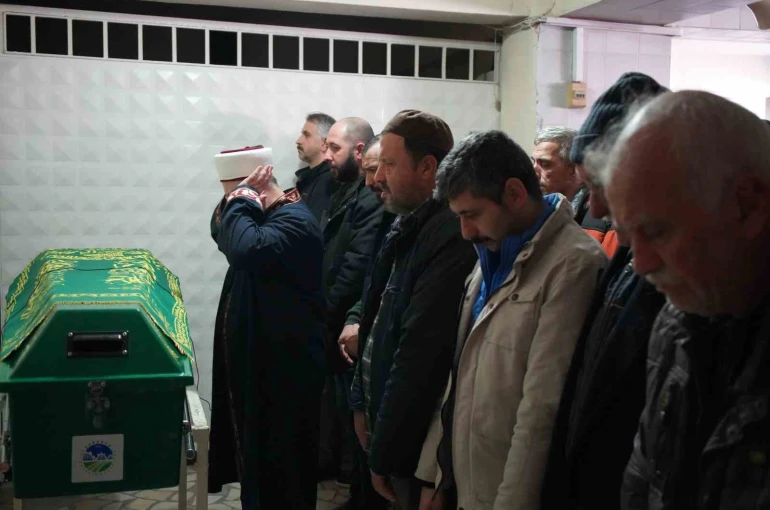 Bulgaristan’daki kazada hayatını kaybeden tır sürücüsü, Sakarya’da defnedildi