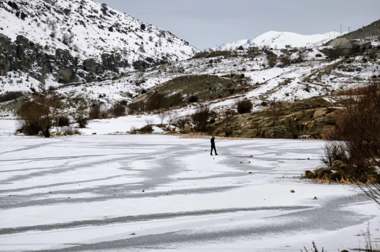 Bulumya Göleti buz tuttu