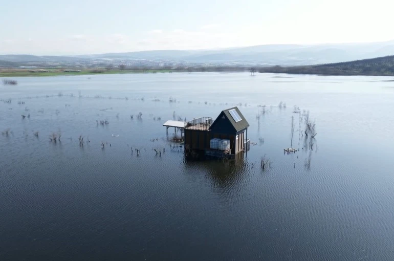 Bungalovlar, göl evi oldu